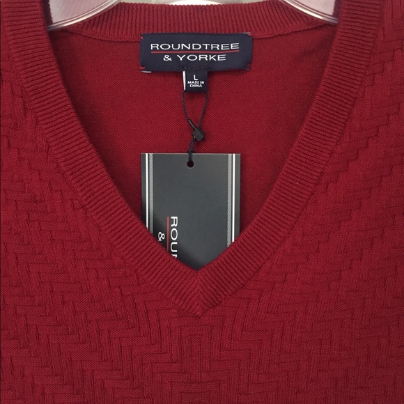 Red Sleeveless Sweater Vest - Picture 2 of 4